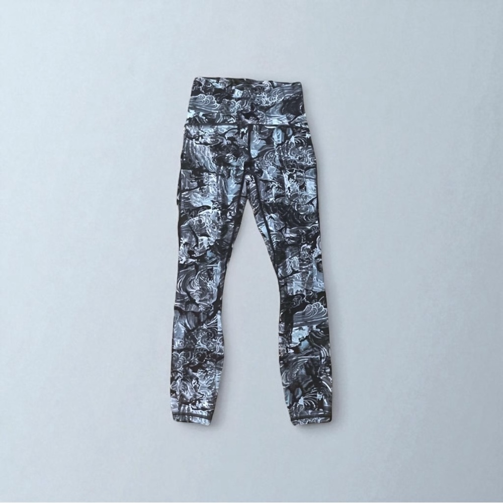 Lululemon woman leggings 4